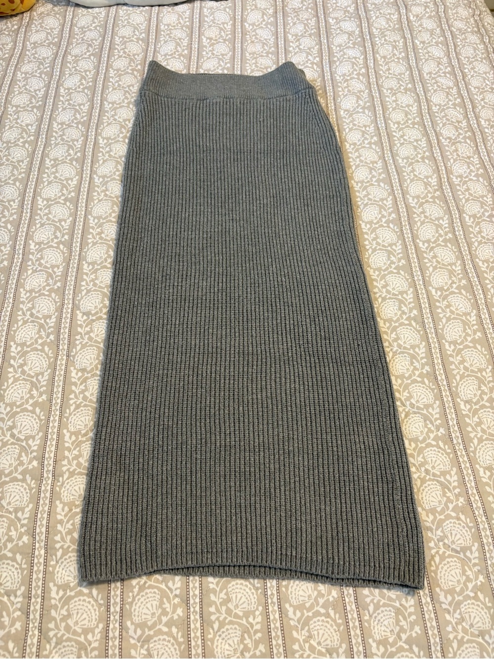 ExpressRibbed Knit pencil Skirt in Charcoal Gray